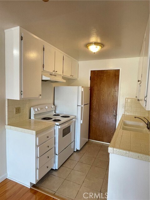 Building Photo - 3565 Linden Ave