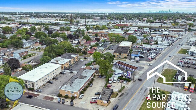 Building Photo - 1213 34th Ave