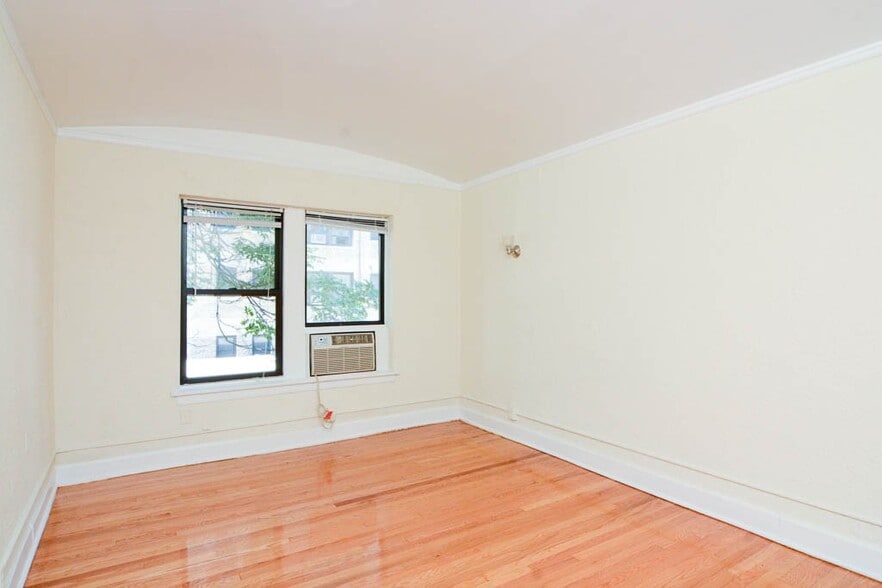 Building Photo - 541 W Arlington Pl