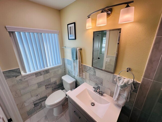 Building Photo - 385 S Tessier Dr