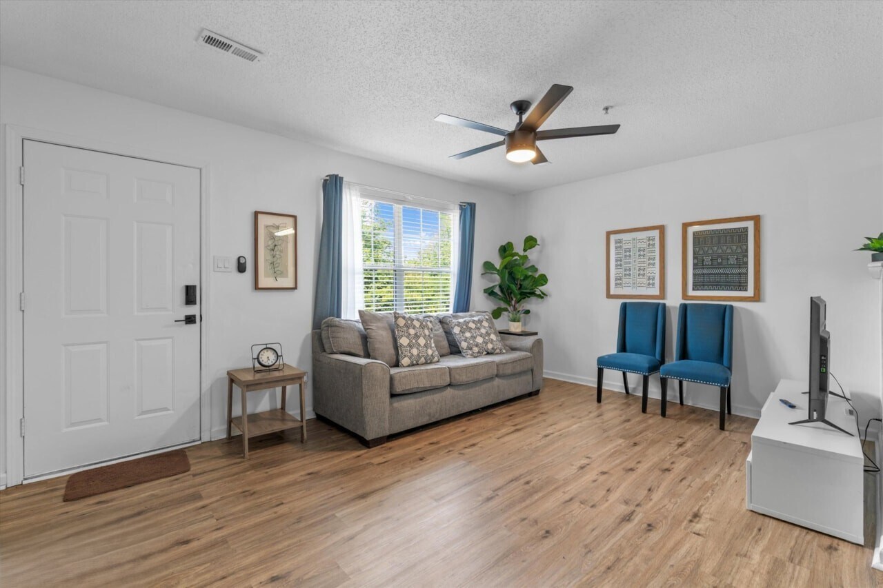 Livingroom - 1132 Fielding Dr