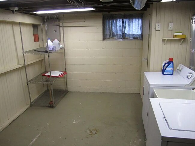 Private laundry and storage - 164 Jewell St