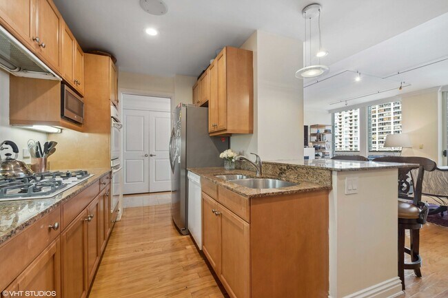 Building Photo - 55 E Erie St