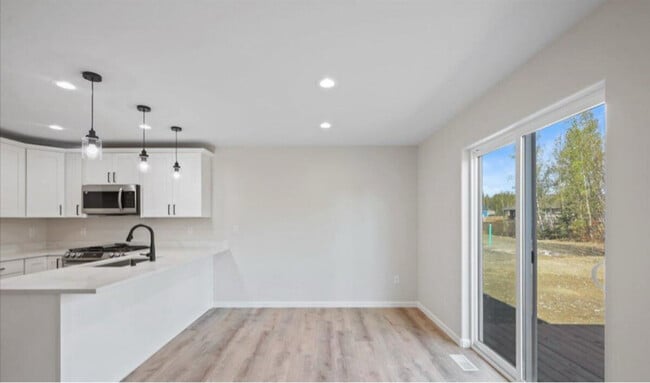 Building Photo - 323 Ashbrook Dr