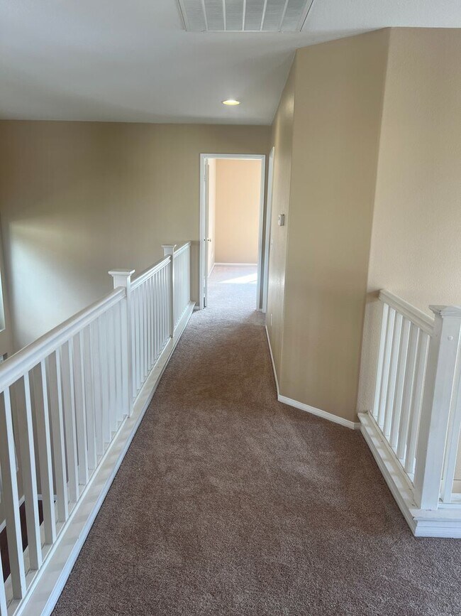 Building Photo - The Meadows Condo in Camarillo