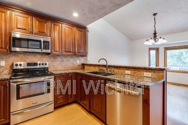 Building Photo - 6514 W Briarwood Ave