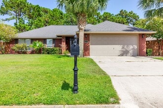 Building Photo - 4 Bedroom in Gulf Breeze!!
