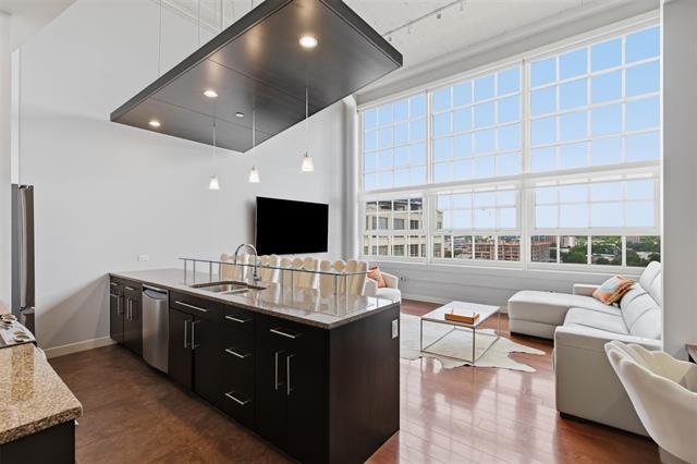Building Photo - 2600 W 7th St