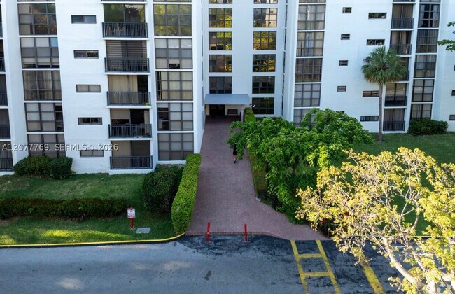 Building Photo - 17011 N Bay Rd