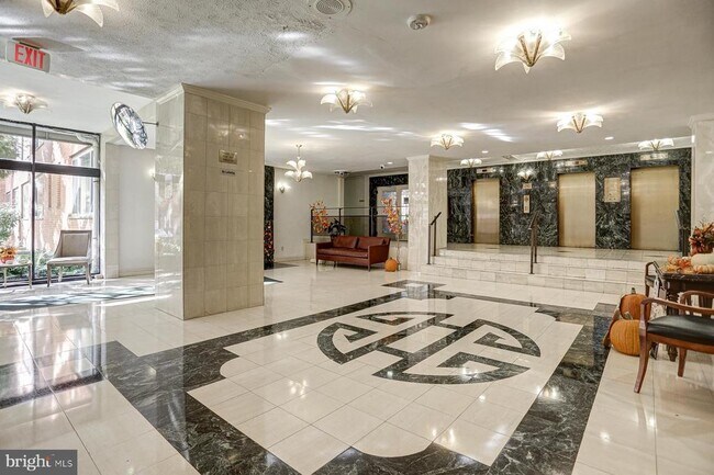 Building Photo - 1121 Arlington Blvd