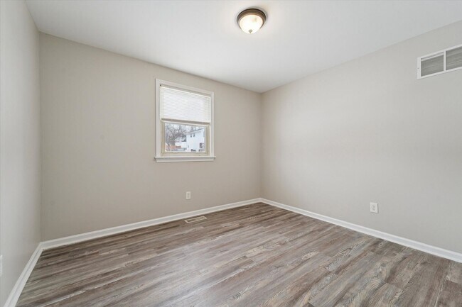 Building Photo - 3 bed 1 Bath Single family home in Valley Township