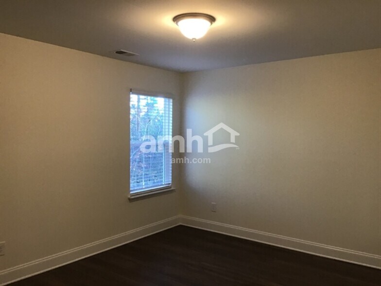 Building Photo - 84 Lindridge Dr