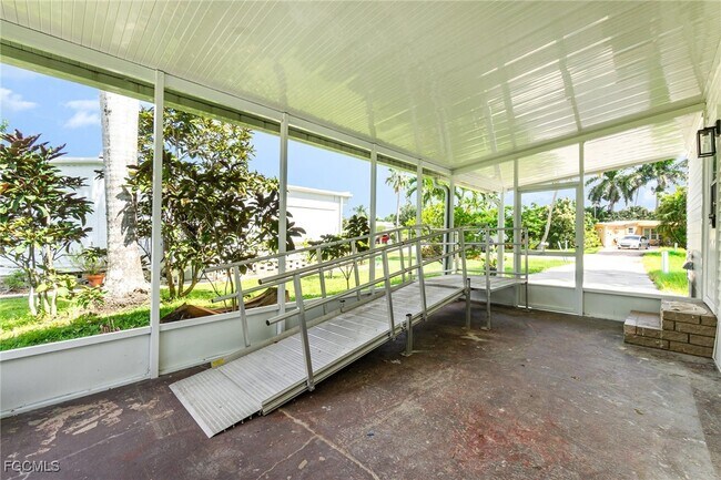 Building Photo - 91 Twin Palms Dr