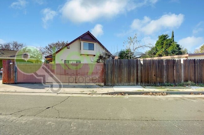 Building Photo - 809 N Hobson Ave