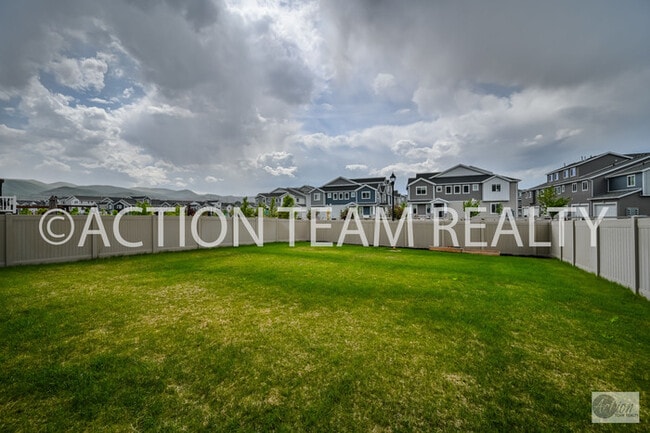 Building Photo - Single Family Home in Bluffdale!