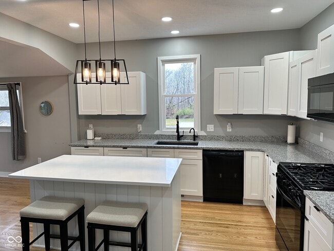 Building Photo - 310 S Nebraska St