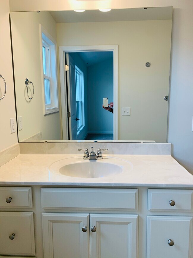 master bath - 290 Hamilton Ave NW