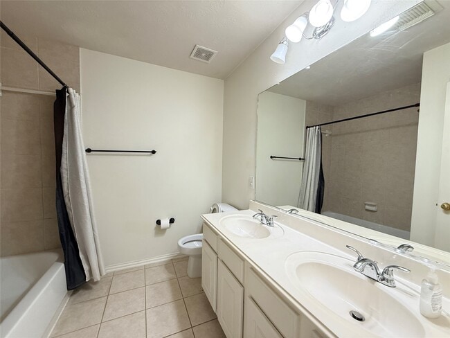 Building Photo - 1528 Mesa Verde Dr