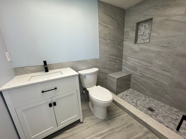 NEW!! Remodeled Master Bathroom - 3633 Country Club Blvd
