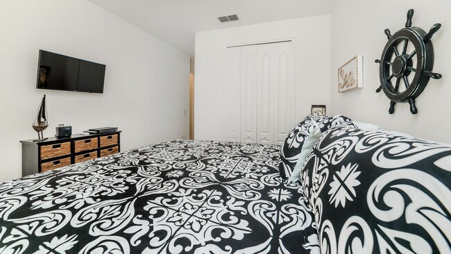 Building Photo - 4079 Oak Tree Dr