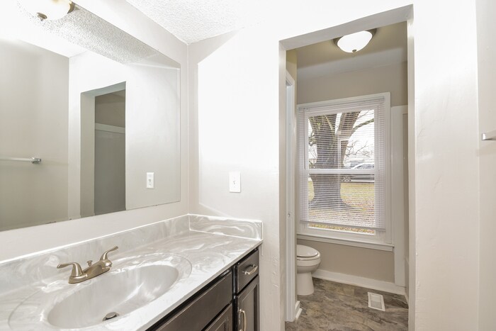 Building Photo - 405 Lillie Belle Ln