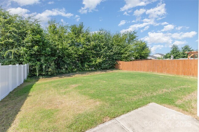 Building Photo - 4938 Staffordshire Ln