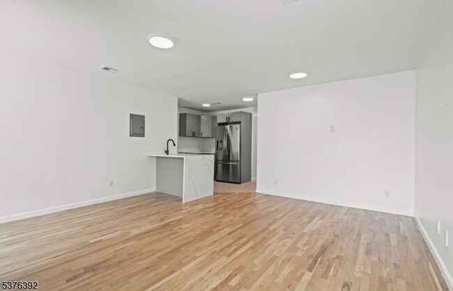 Building Photo - 702 4th Ave