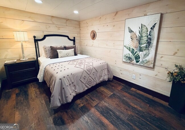 Building Photo - 85 Dixieland Ln