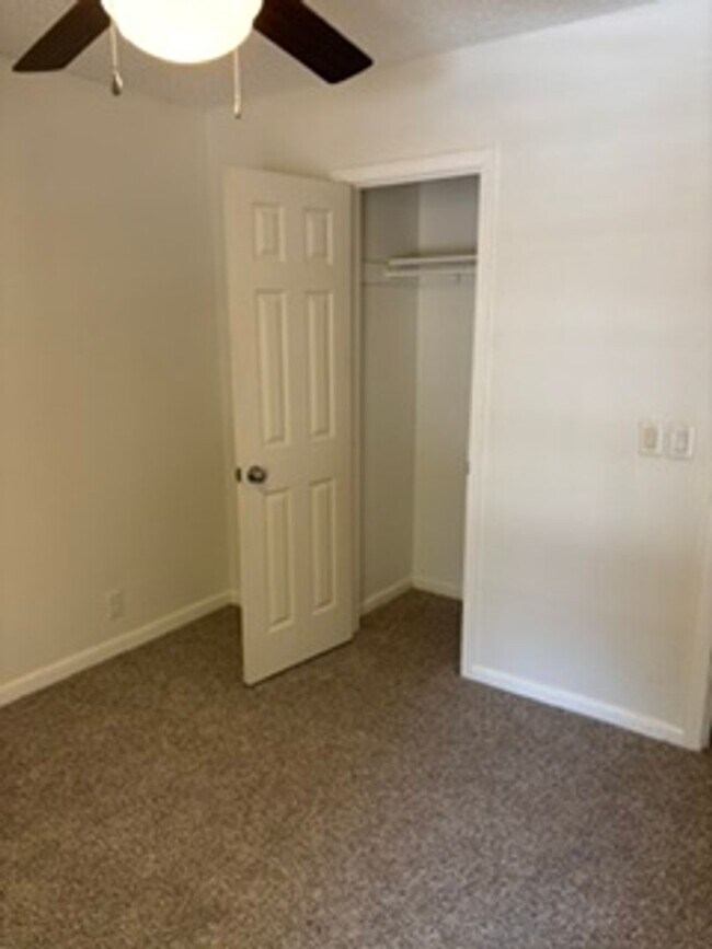 Building Photo - Charming 3 bedroom, 2 bathroom located in the picturesque Hot Springs Village, nearby the Coronad...