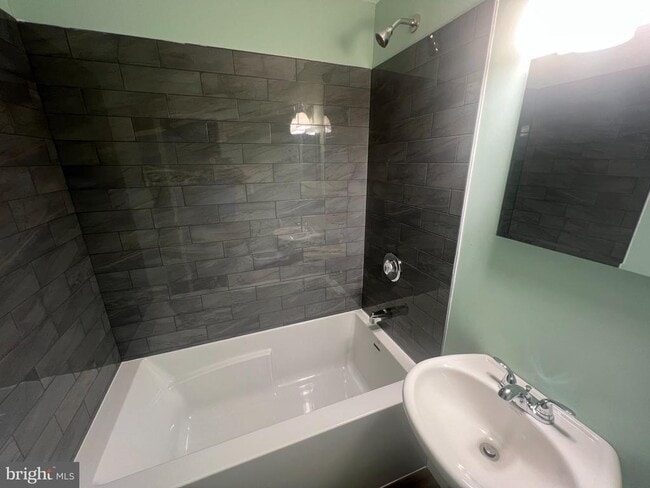 Building Photo - 3520 Loren Dr