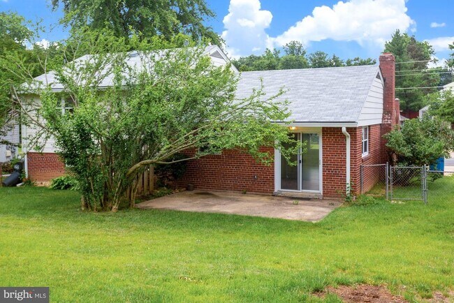 Building Photo - 7106 Jayhawk St