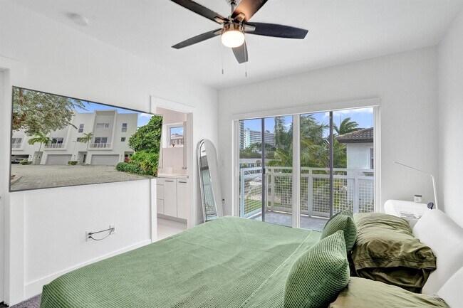 Building Photo - North Ocean Boulevard, Pompano Beach, FL 33062 - 4 BR 3.5 BA townhouse