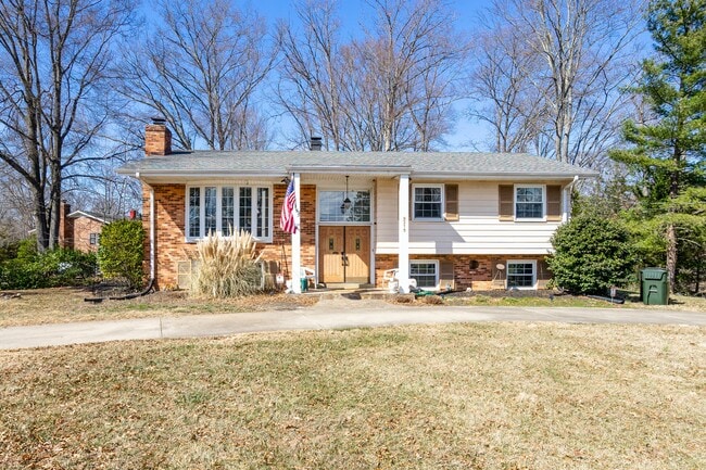 Building Photo - 9215 Cherrytree Dr