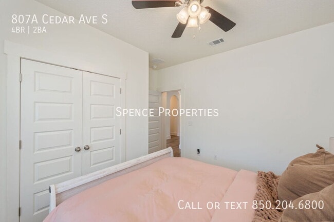 Building Photo - 807A Cedar Ave S