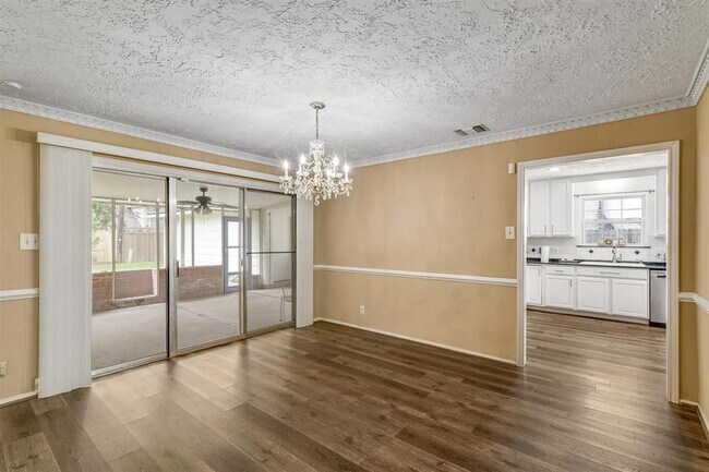 Building Photo - 14919 Parkville Dr