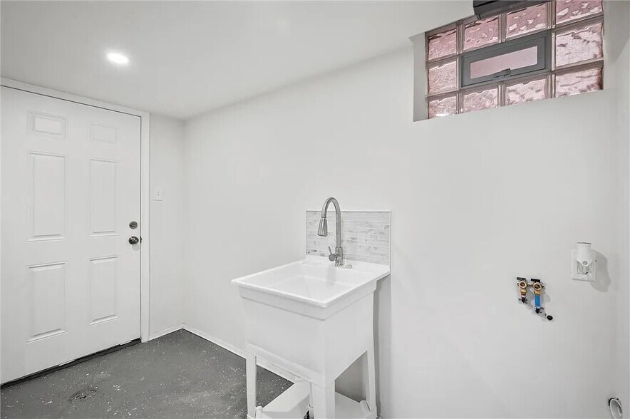 Building Photo - 362 Marshall Ave