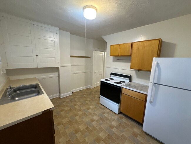 Building Photo - E Hudson St 117-119 NSLLC