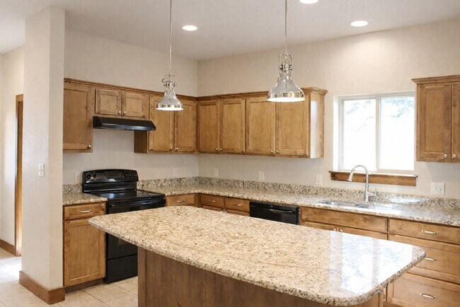 Building Photo - 701 Bushwhack Rd