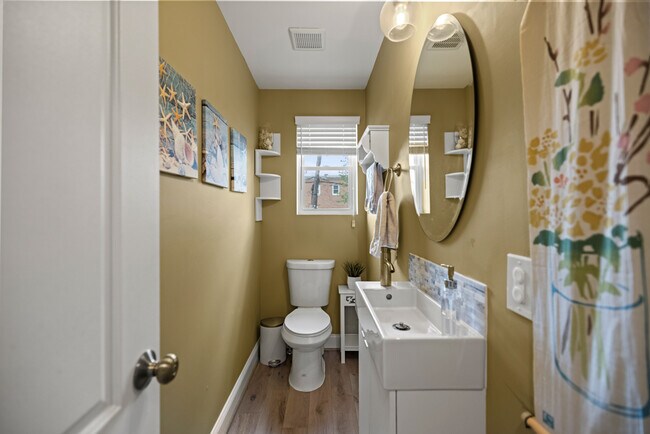 Building Photo - 5519 5th St NE