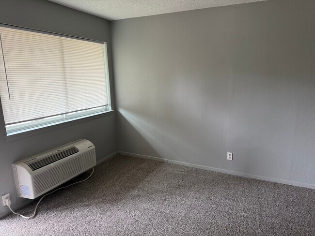 Building Photo - Pine Street Terrace