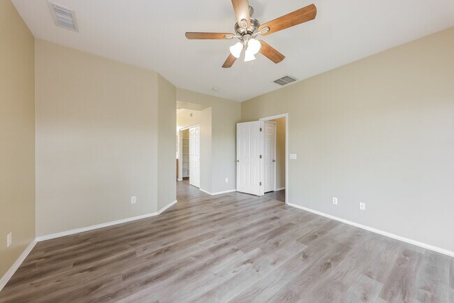 Building Photo - 5128 W Grenadine Rd