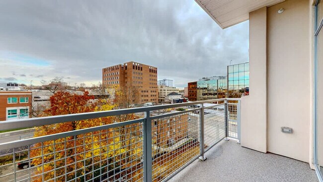 Building Photo - 545 Bedford St