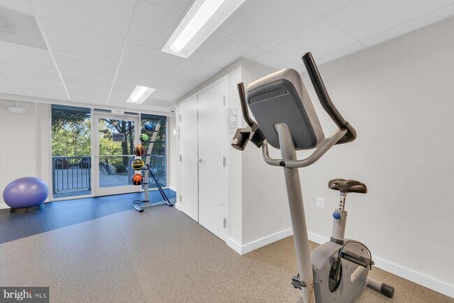 Building Photo - 2500 N Van Dorn St