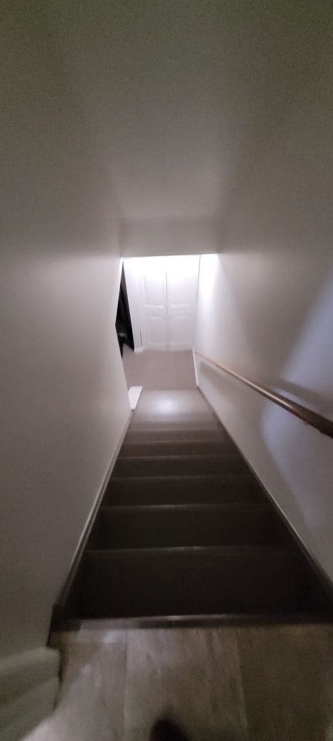 Building Photo - 3 Bedroom 1.5 bathroom townhome-Eastpointe...