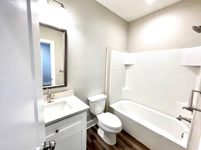 Building Photo - 710 Vassar Ct