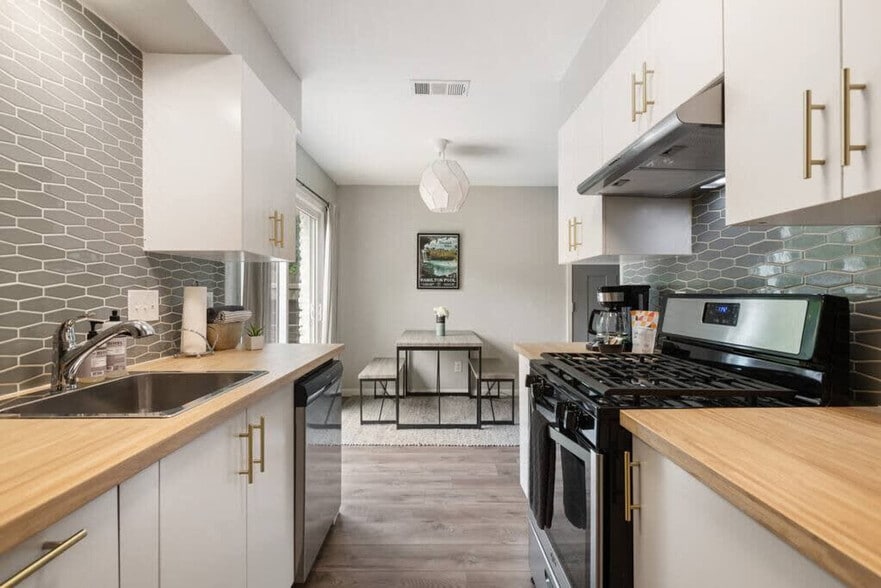 Building Photo - 802 Ramble Ln