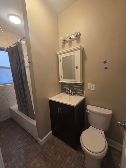 Building Photo - 5545 N Magnolia Ave