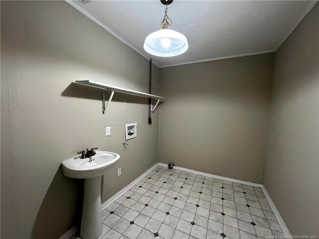 Building Photo - 1602 Crescent Dr