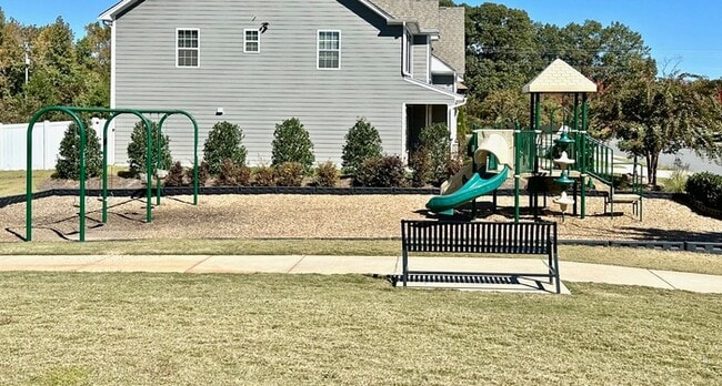 Building Photo - Beautiful 4 bedroom, 3 bath townhome end u...