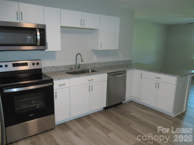 Building Photo - 174 Glen-Gar Dr